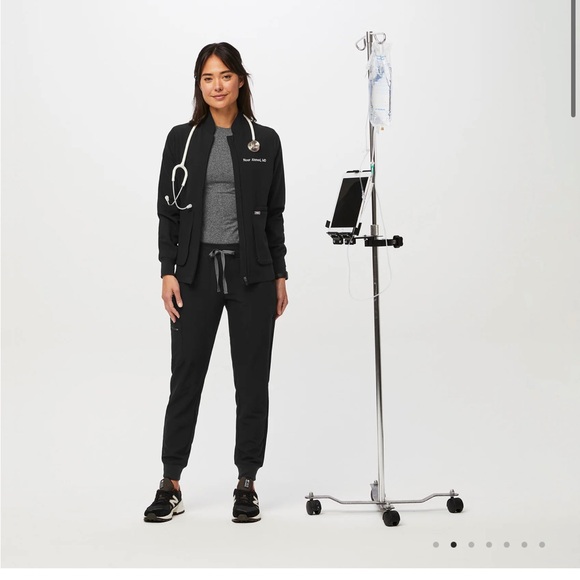 FIGS black jacket size medium - Picture 4 of 4